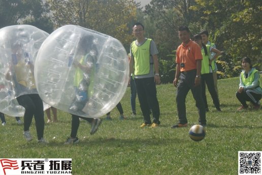 秋天去十渡拓展培訓摘十渡的柿子