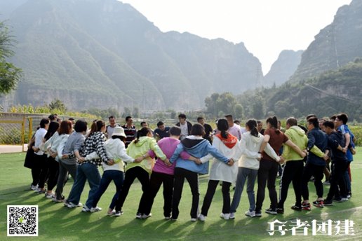 公司的員工在團(tuán)隊(duì)拓展訓(xùn)練活動(dòng)中收獲了很多
