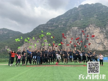 在北京拓展訓(xùn)練的各個團隊項目中，我感悟到很多為提高團隊協(xié)作效率應(yīng)遵循的規(guī)則