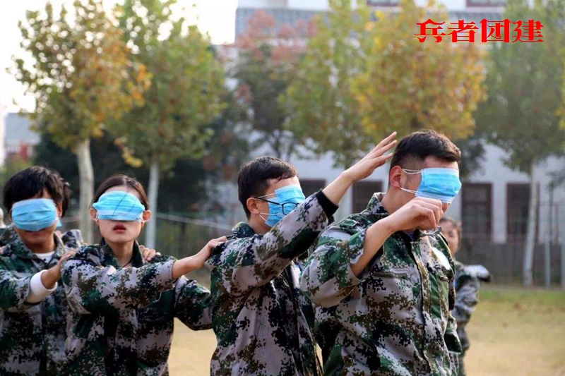 北京拓展訓(xùn)練項(xiàng)目之盲人建屋