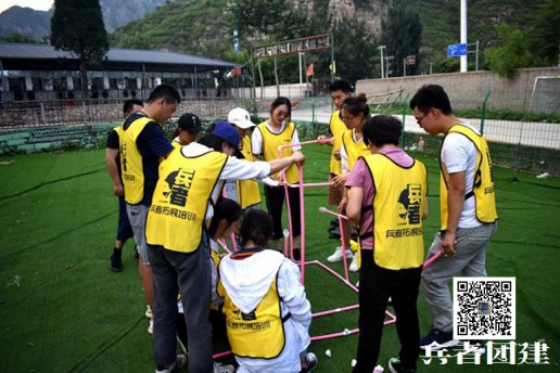 北京拓展公司團(tuán)隊(duì)拓展訓(xùn)練增強(qiáng)企業(yè)的凝聚力