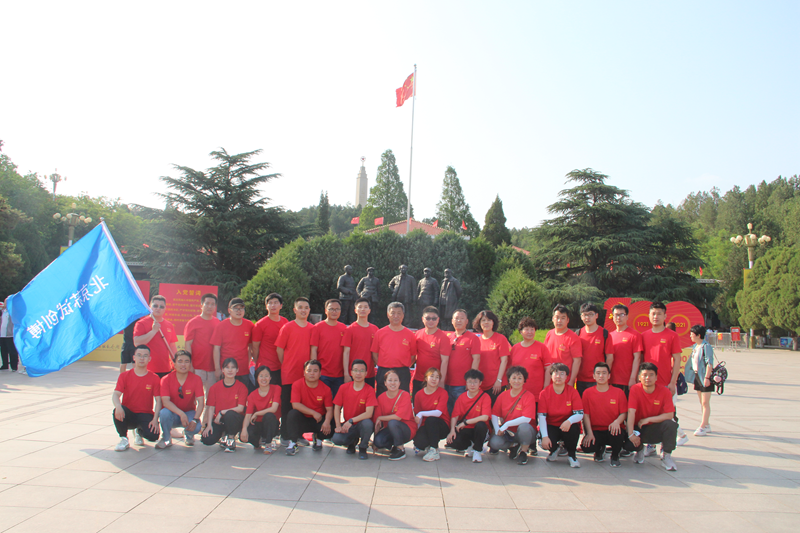 西柏坡紅色之旅團(tuán)隊拓展訓(xùn)練